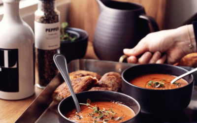 Creamy tomato soup with crunchy baguettes